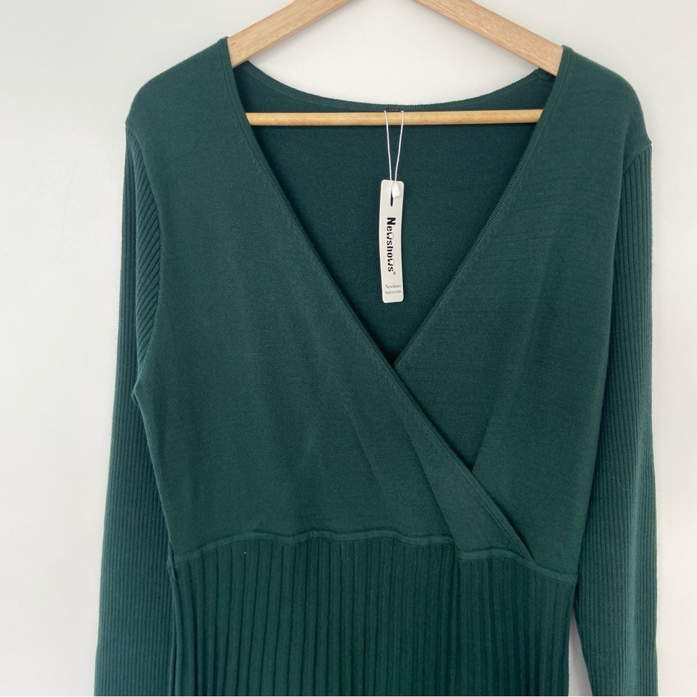 NEWSHOWS DEEP GREEN WRAP STYLE SURPLICE KNIT DRESS WITH PLEATED STYLE SKIRT, XL - Picture 7 of 11
